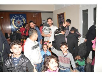 Aliağa'da 27 Göçmen Yakalandı