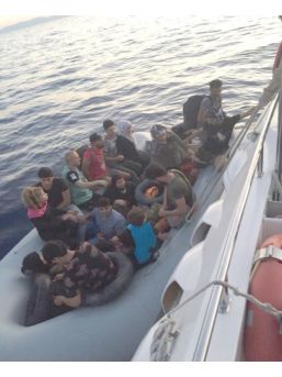 Kuşadası'nda 15'i Çocuk 34 Kaçak Göçmen Yakalandı