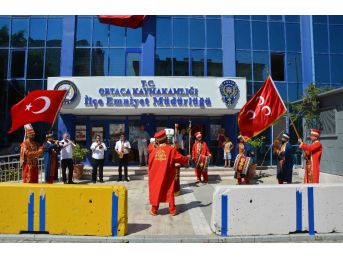 Şehit Kardeşinden Polise Mehteran Sürprizi